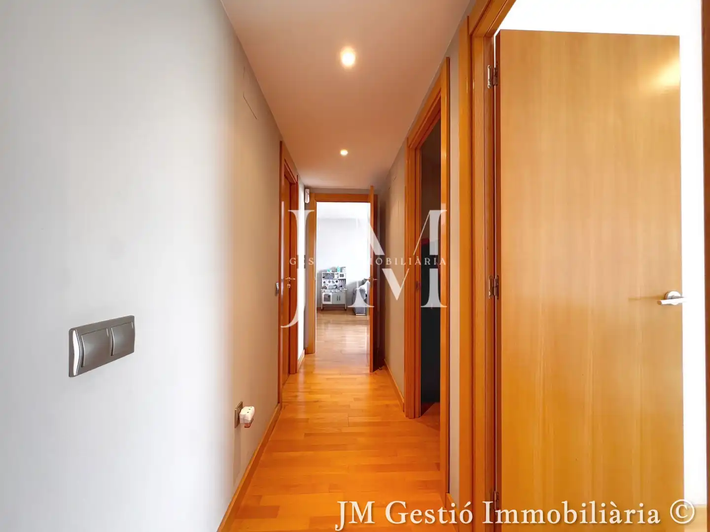 Wohnung zum Verkauf in Terrassa mit Klimaanlage, Heizung und Parkett