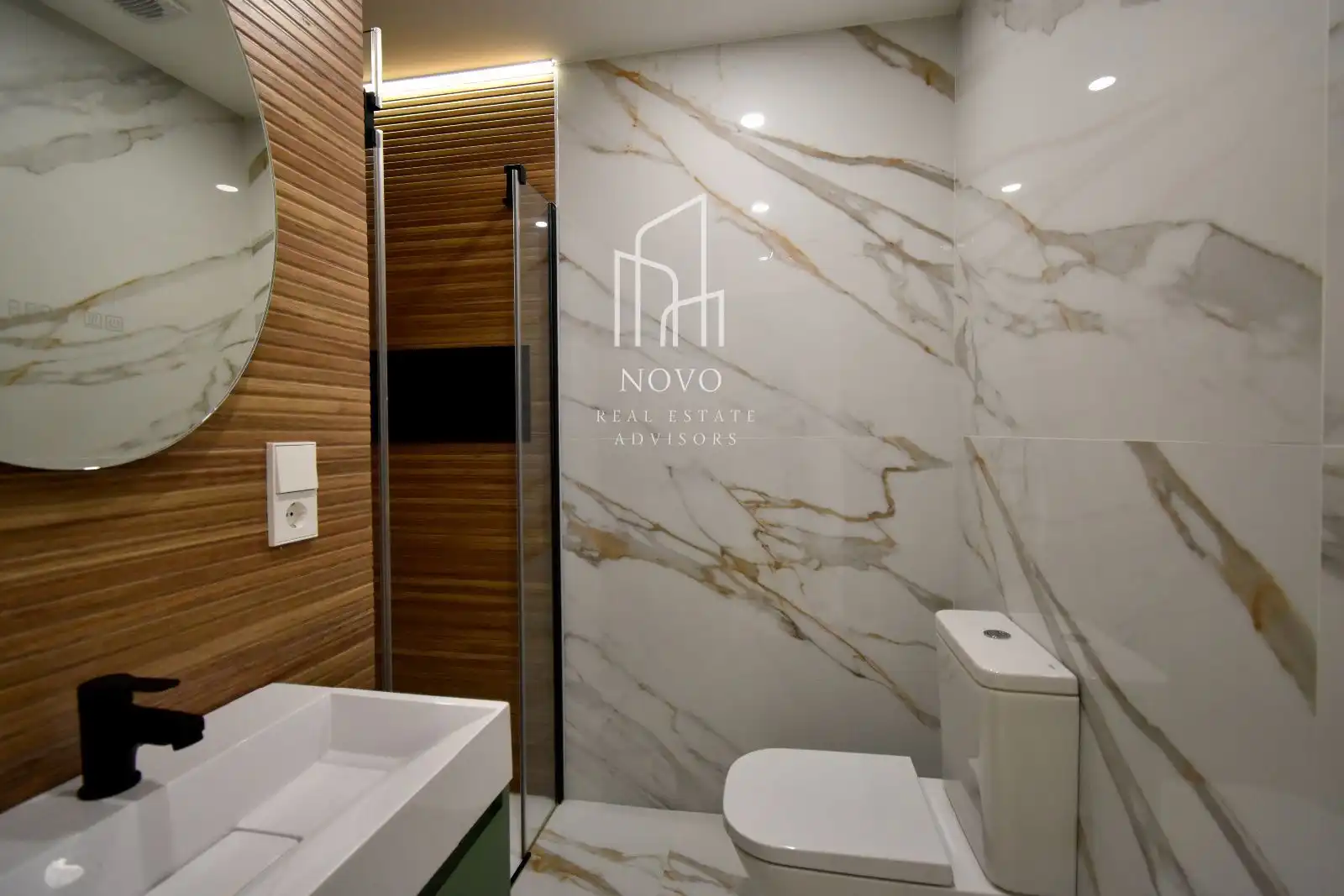 Baño de Piso en venta en Madrid con Calefacción, Horno y Lavadora