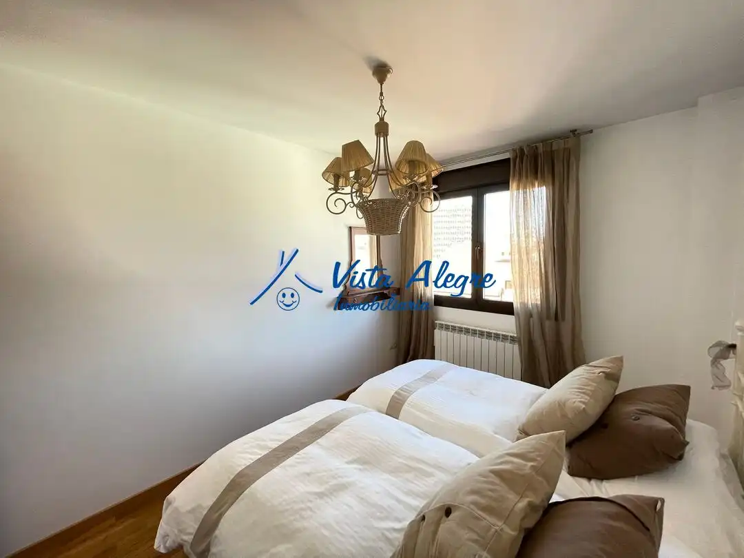 Habitación de Ático en venta en Haro con Calefacción, Parquet y Terraza