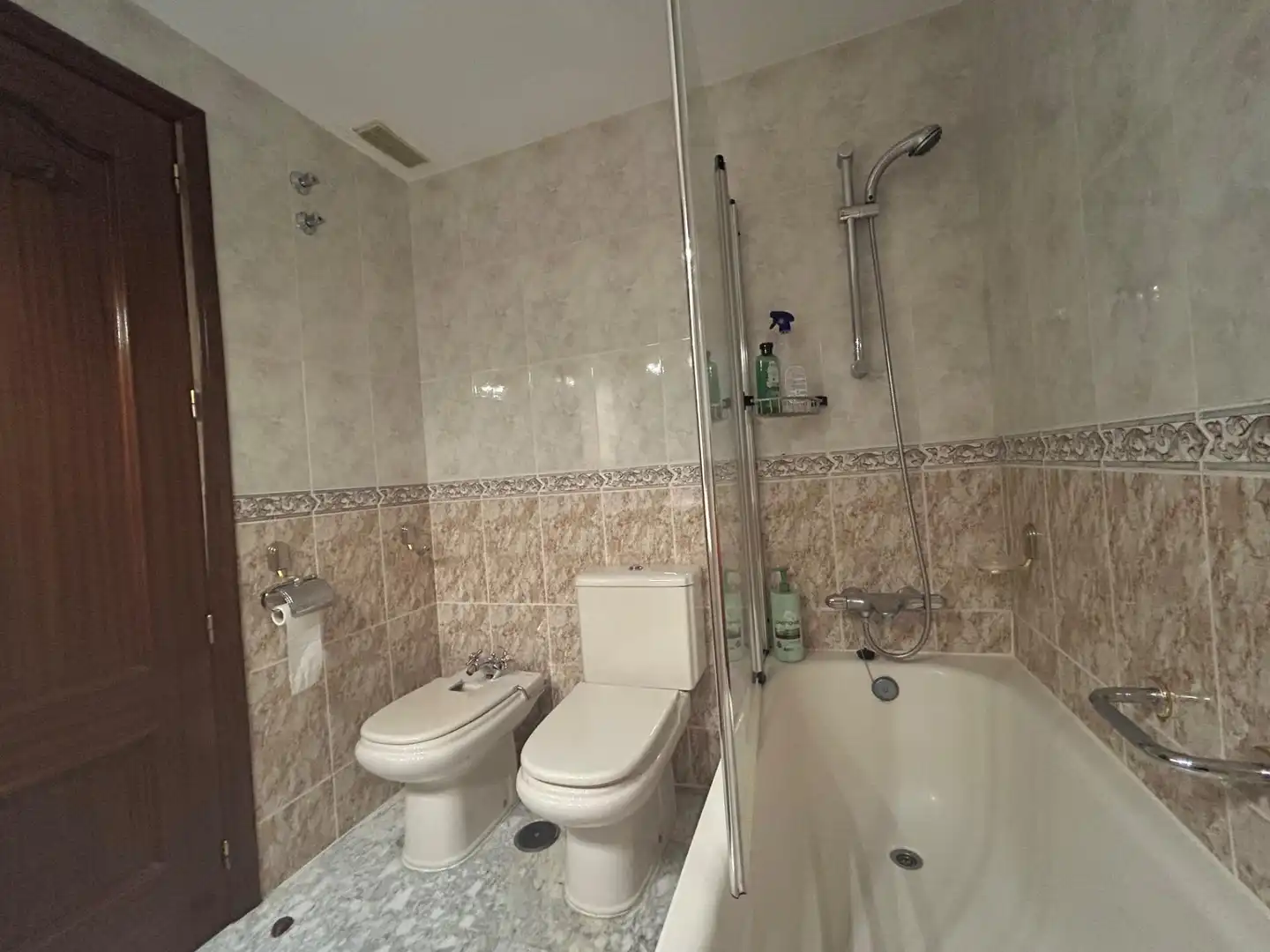 Baño de Piso en venta en Córdoba con Aire acondicionado, Calefacción y Jardín privado