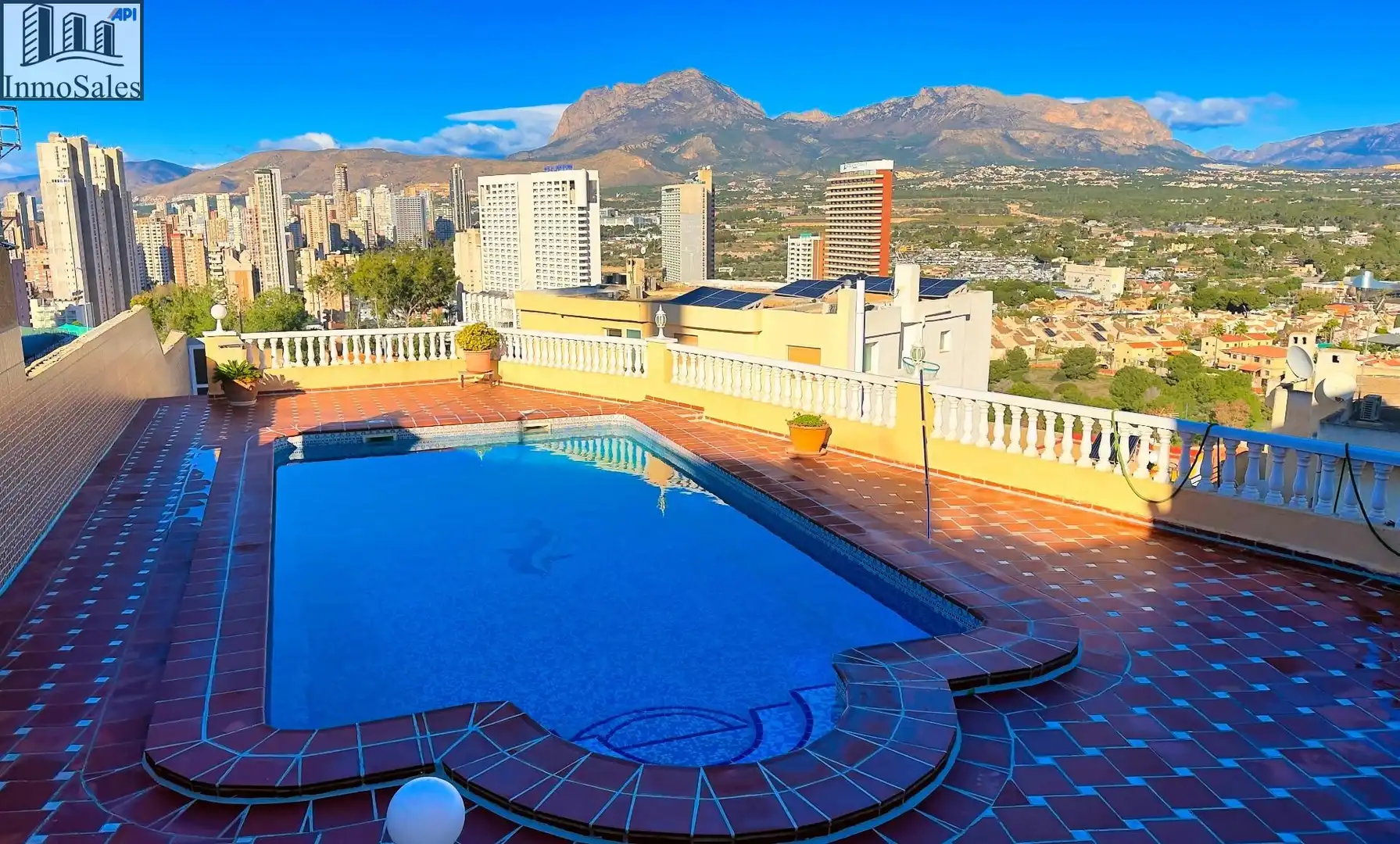 Chalet con piscina en venta en Rincón de Loix