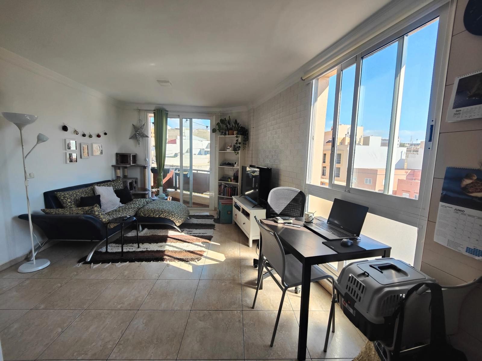 Living room of Flat for sale in  Santa Cruz de Tenerife Capital  with Terrace, Furnished and Oven