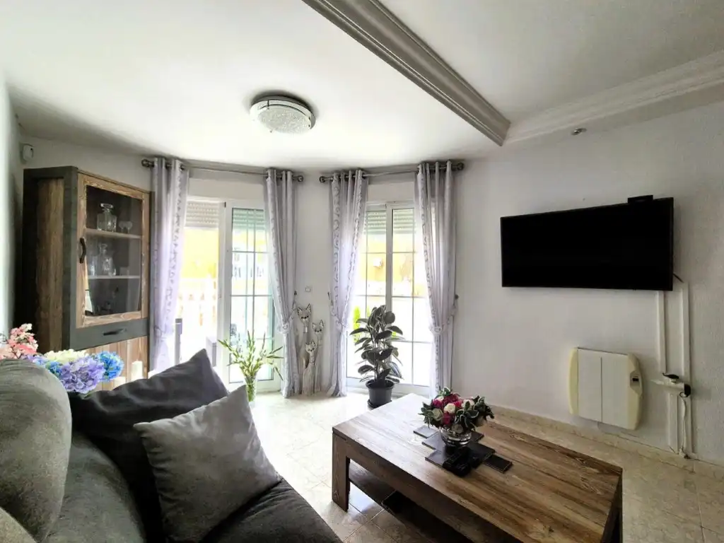Sala d'estar de Casa o xalet en venda en Villamartín amb Jardí privat