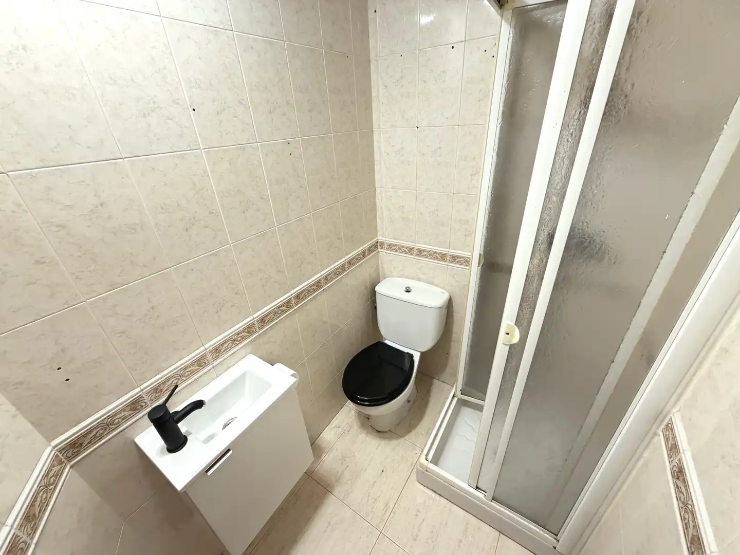 Baño de Casa adosada en venta en Yunquera de Henares con Aire acondicionado, Calefacción y Jardín privado