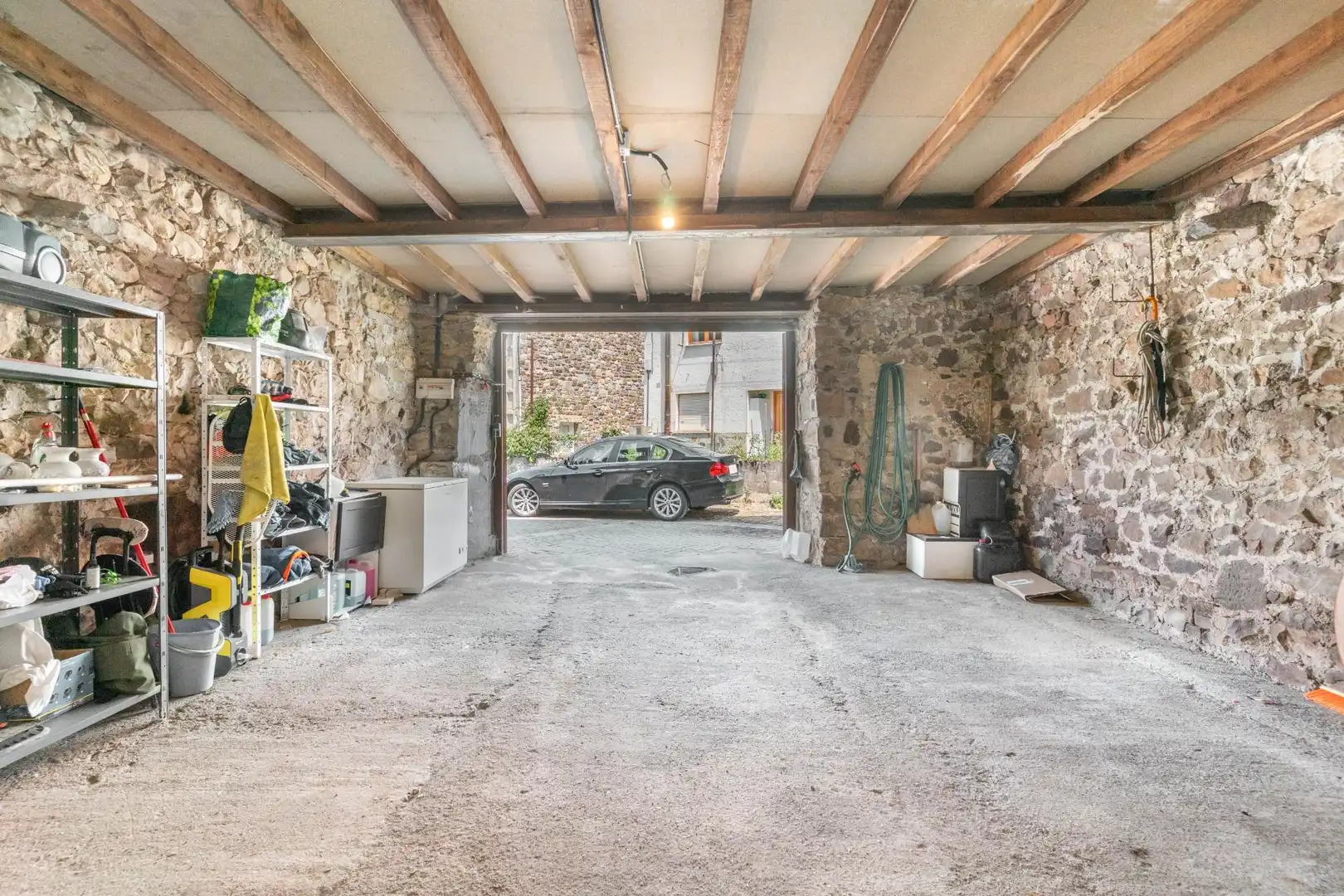 Aparcament de Casa o xalet en venda en Sobrescobio amb Jardí privat, Terrassa i Traster