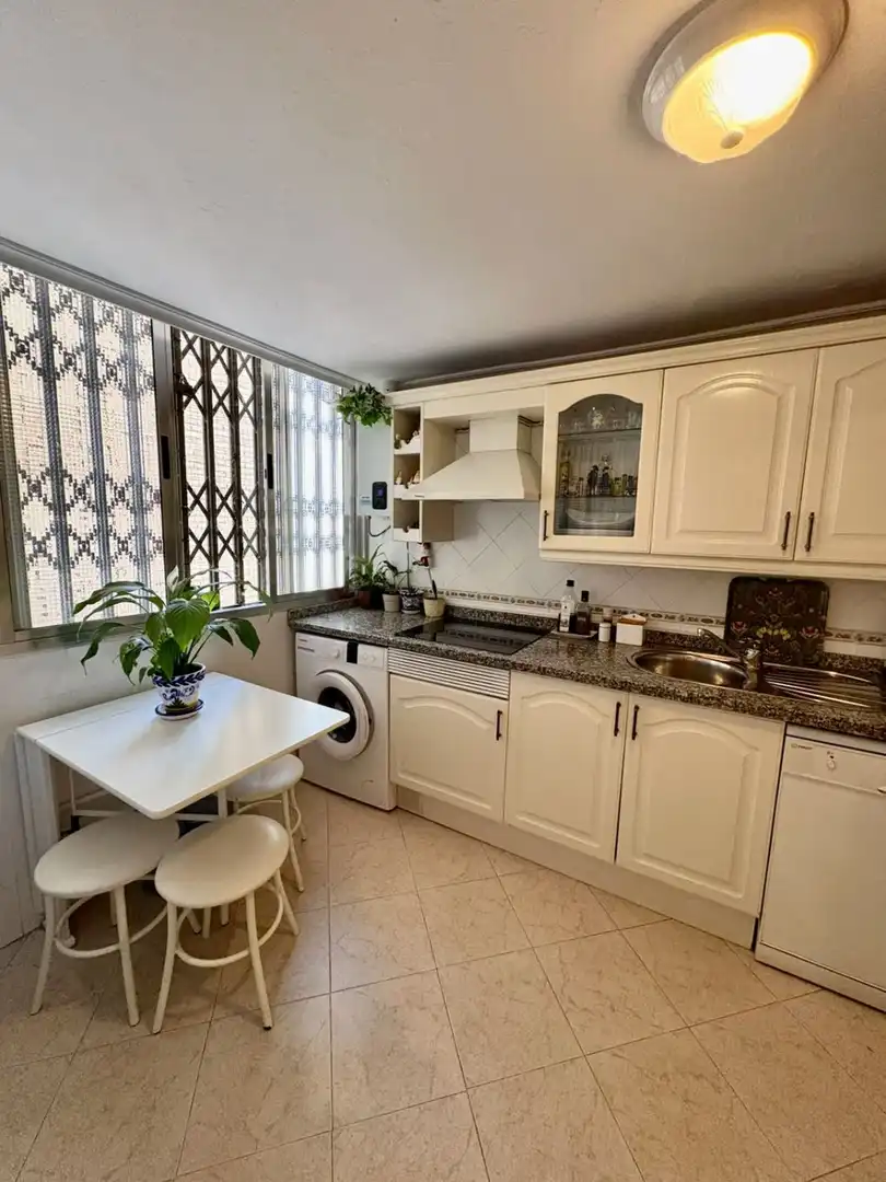 Kitchen of Flat for sale in Sevilla  with Air Conditioner and Heating