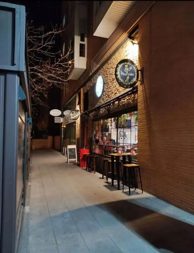 Vista exterior de Local en venda en Madrid