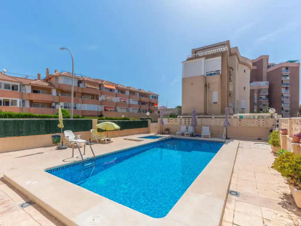 Piscina de Ático en venta en El Campello con Aire acondicionado, Terraza y Amueblado