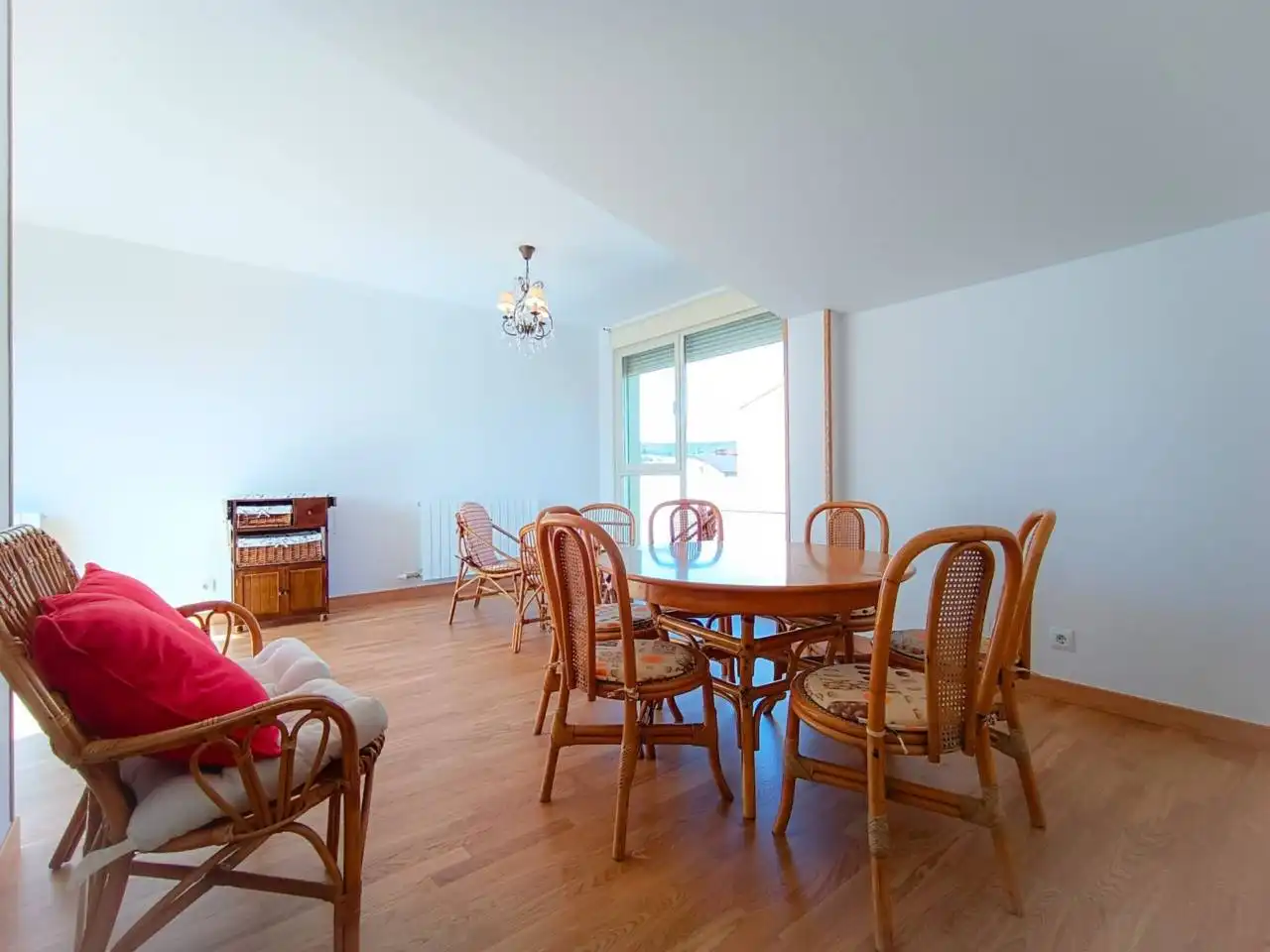 Menjador de Casa o xalet en venda en Burgos amb Calefacció, Jardí privat i Parquet