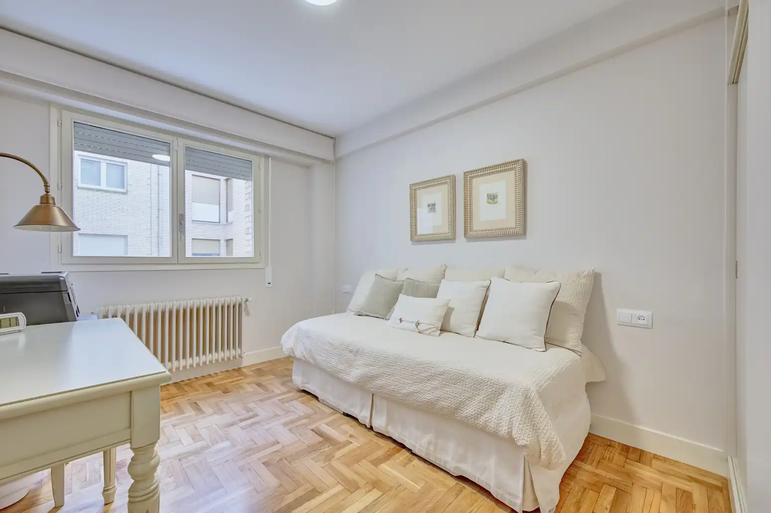 Bedroom of Flat for sale in  Pamplona / Iruña  with Air Conditioner, Heating and Parquet flooring