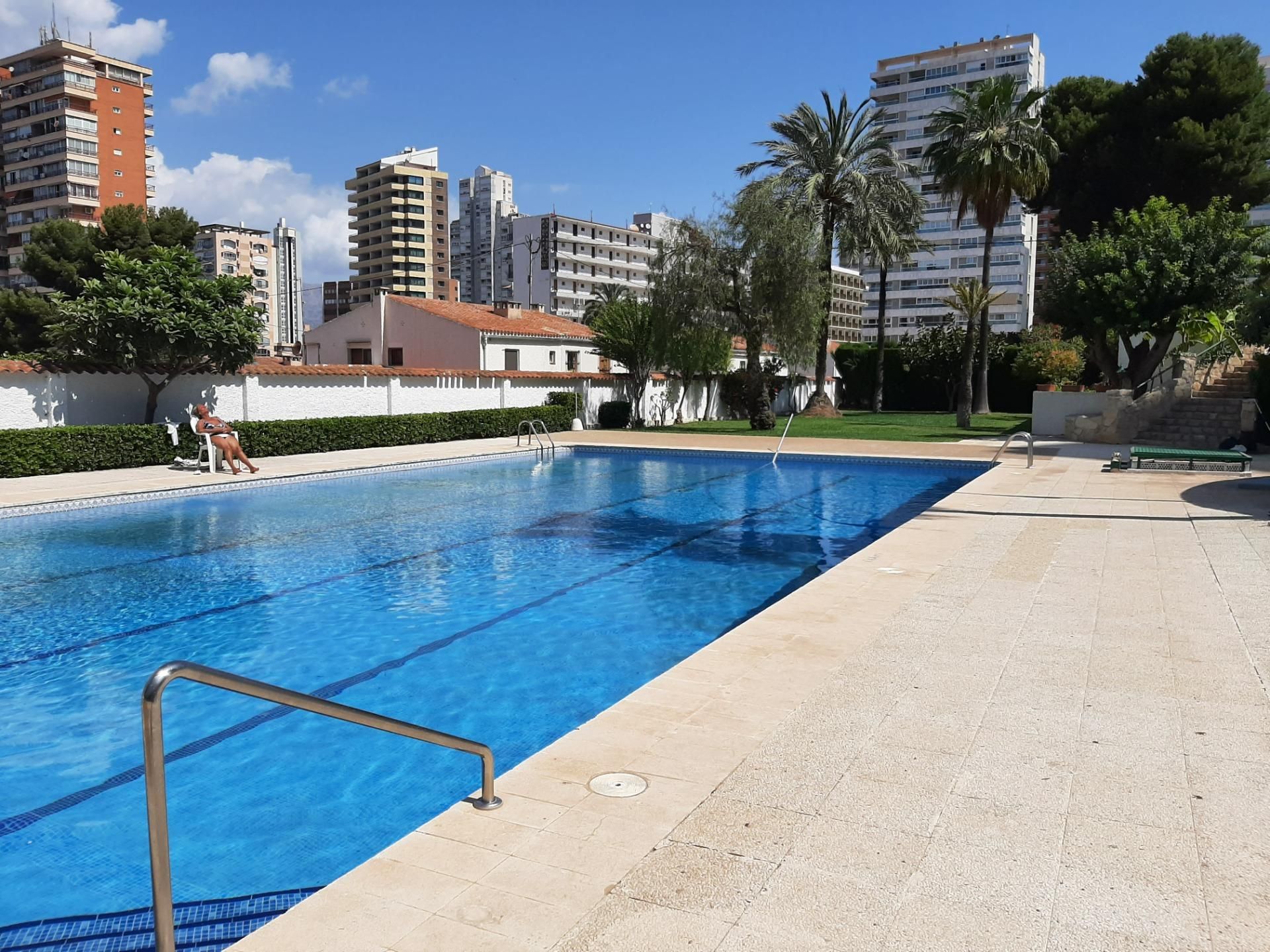 Piscina de Apartament en venda en Benidorm amb Jardí privat, Terrassa i Piscina comunitària