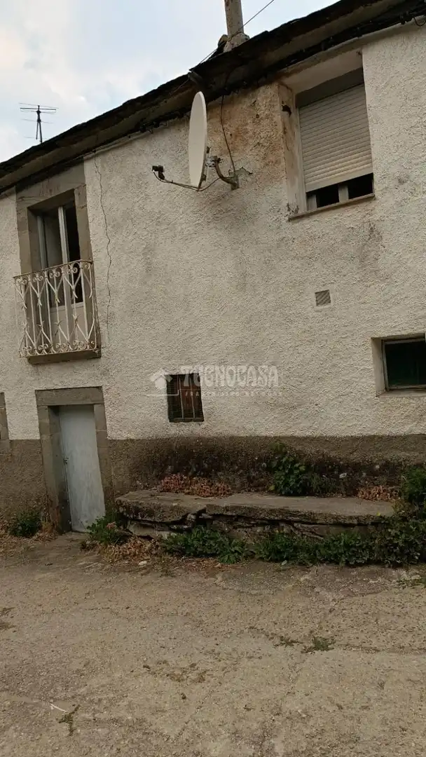 Exterior view of Houses for sale in Murias de Paredes