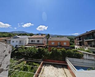 Vista exterior de Casa o xalet en venda en Hervás amb Jardí privat i Terrassa