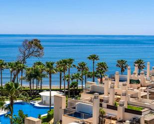 Jardí de Dúplex en venda en Estepona amb Aire condicionat, Terrassa i Piscina