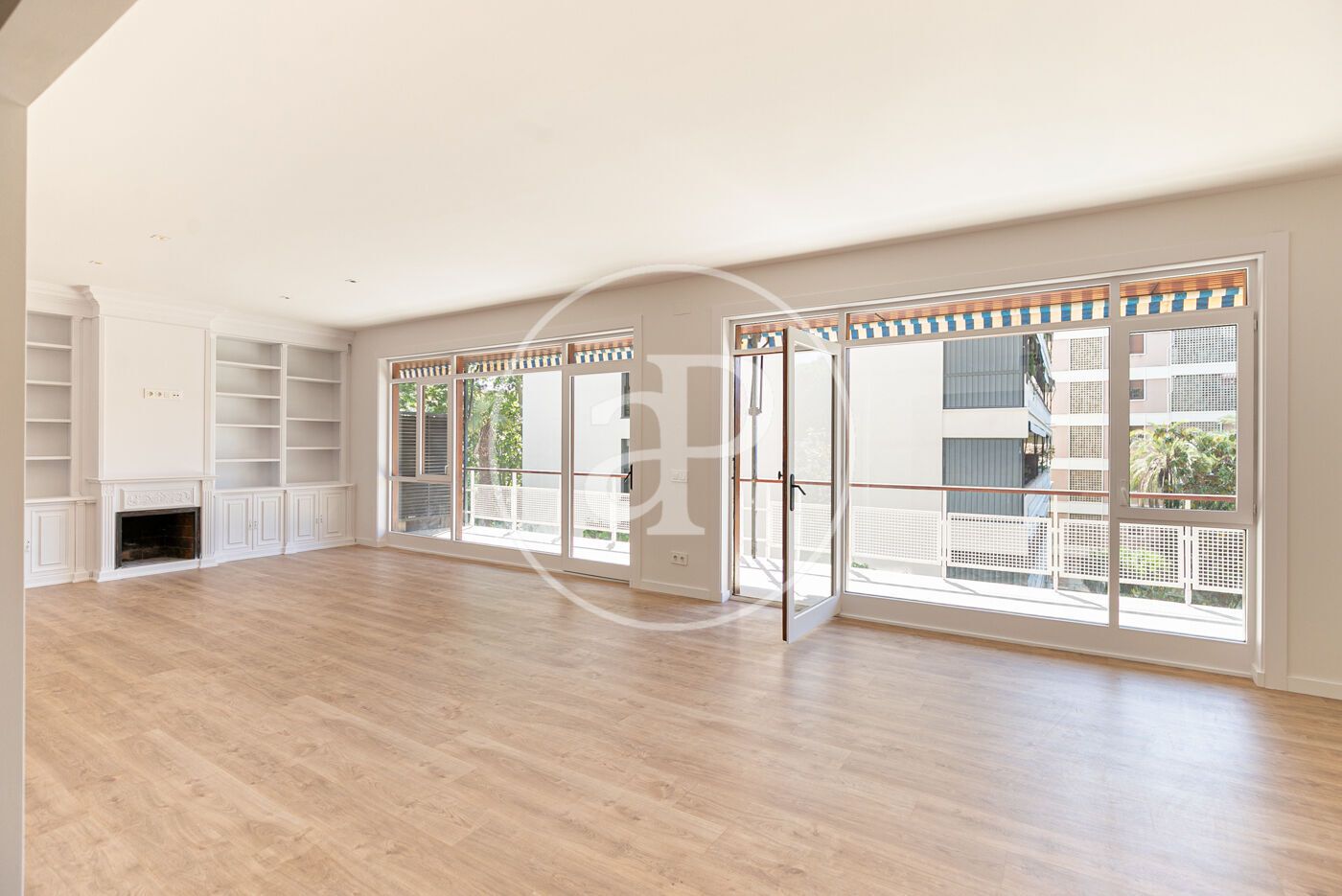 Sala d'estar de Pis en venda en  Barcelona Capital amb Aire condicionat, Calefacció i Jardí privat