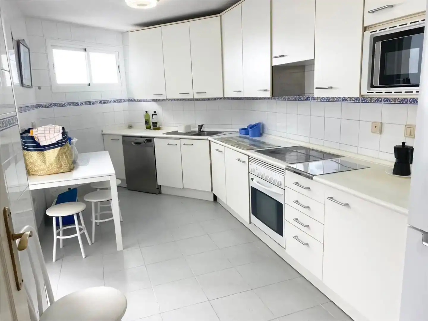 Kitchen of Flat for rent in Nueva Andalucía