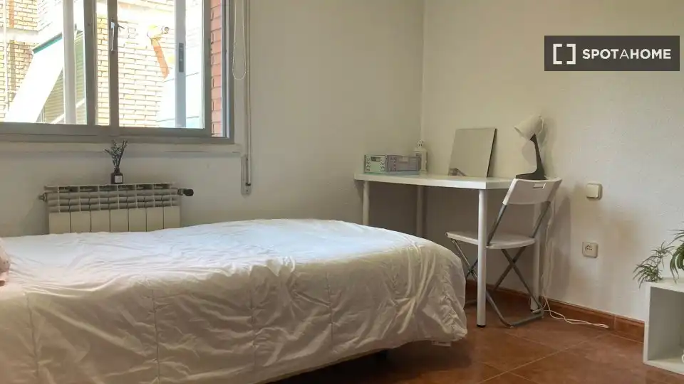 Habitación de Piso de alquiler en Madrid con Aire acondicionado, Calefacción y Amueblado