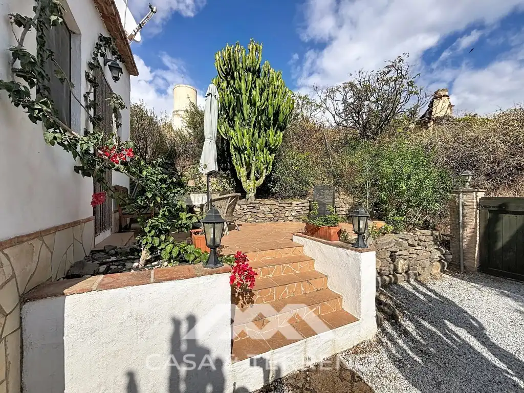 Außenansicht von Haus zum Verkauf in Vélez-Málaga mit Klimaanlage und Terrasse