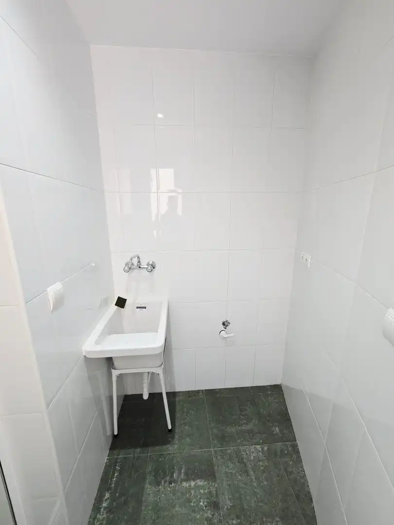 Baño de Piso en venta en Polopos con Terraza y Piscina comunitaria