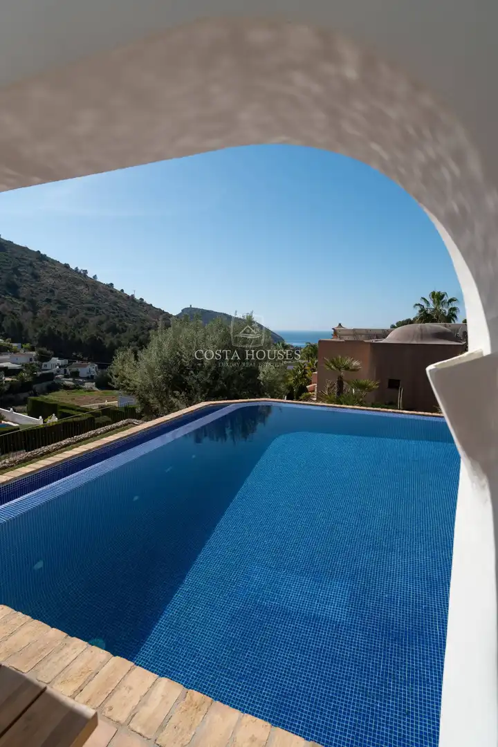 Piscina de Casa o xalet en venda en Moraira amb Aire condicionat, Calefacció i Jardí privat