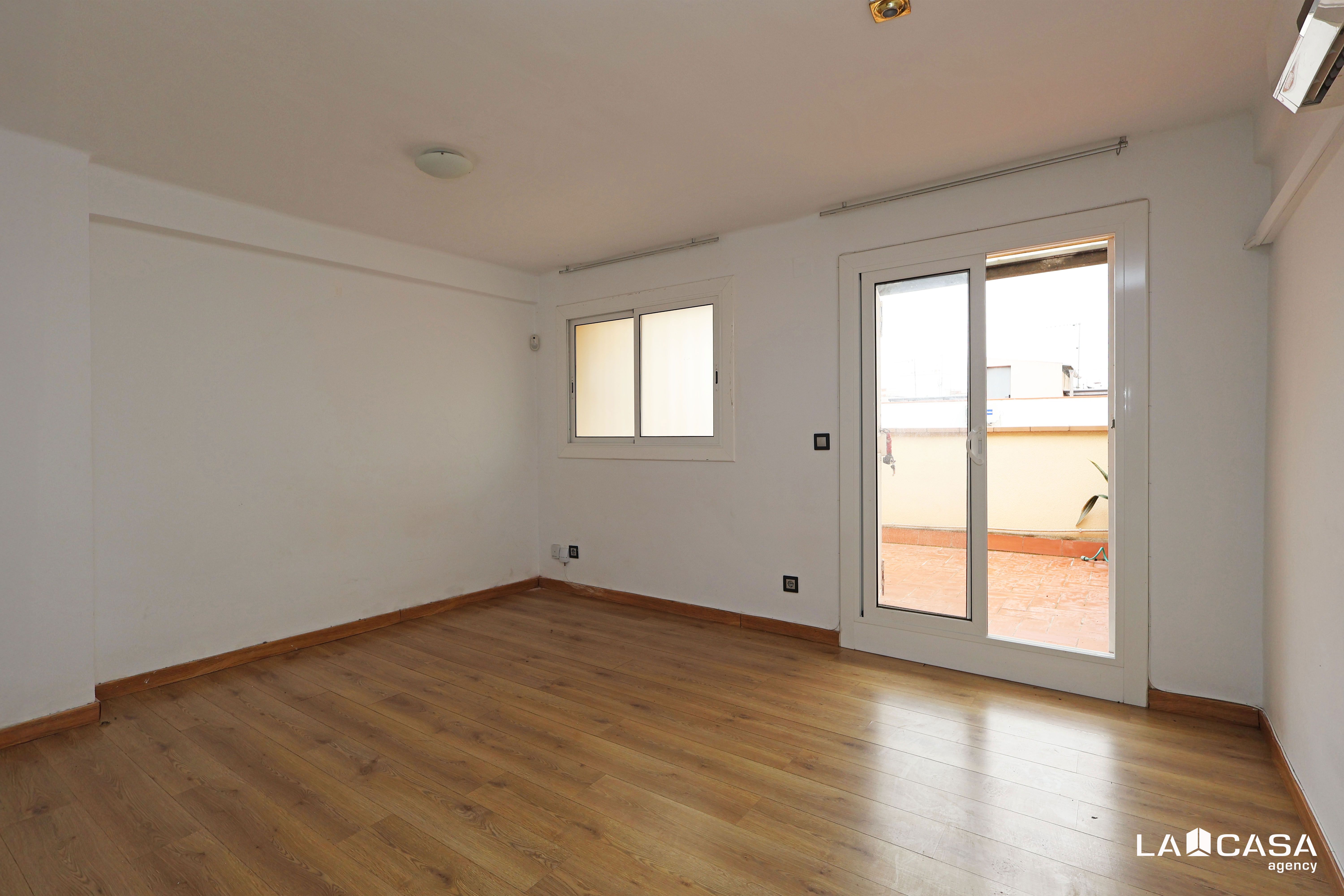 Habitación de Ático en venta en L'Hospitalet de Llobregat con Terraza