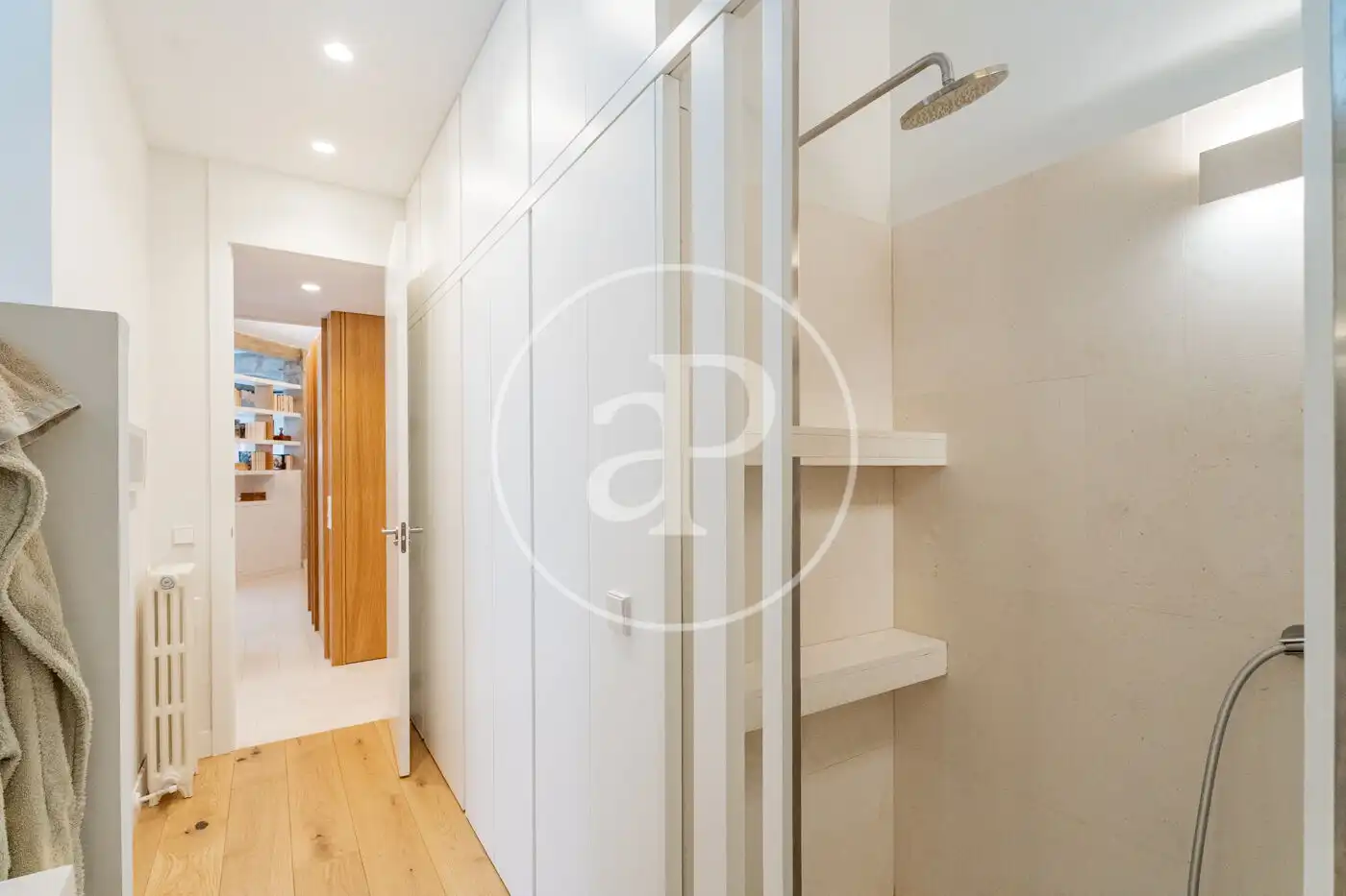 Piso en venta en Madrid con Calefacción y Trastero