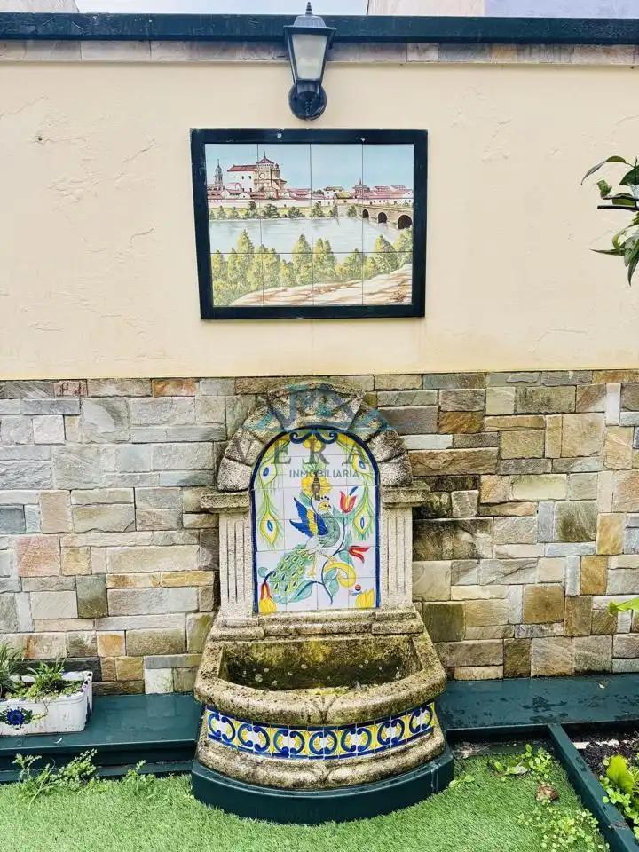 Vista exterior de Casa o xalet en venda en Talavera de la Reina amb Aire condicionat, Calefacció i Jardí privat