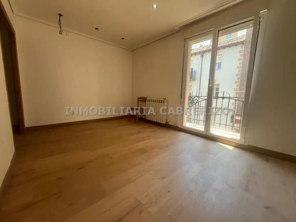 Habitación de Apartamento en venta en  Logroño con Calefacción, Parquet y Terraza
