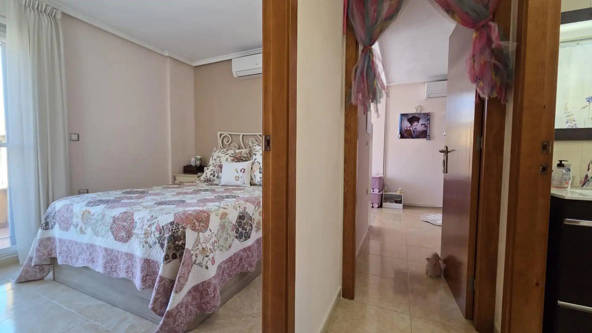 Dormitori de Casa adosada en venda en Torrevieja amb Aire condicionat, Jardí privat i Terrassa