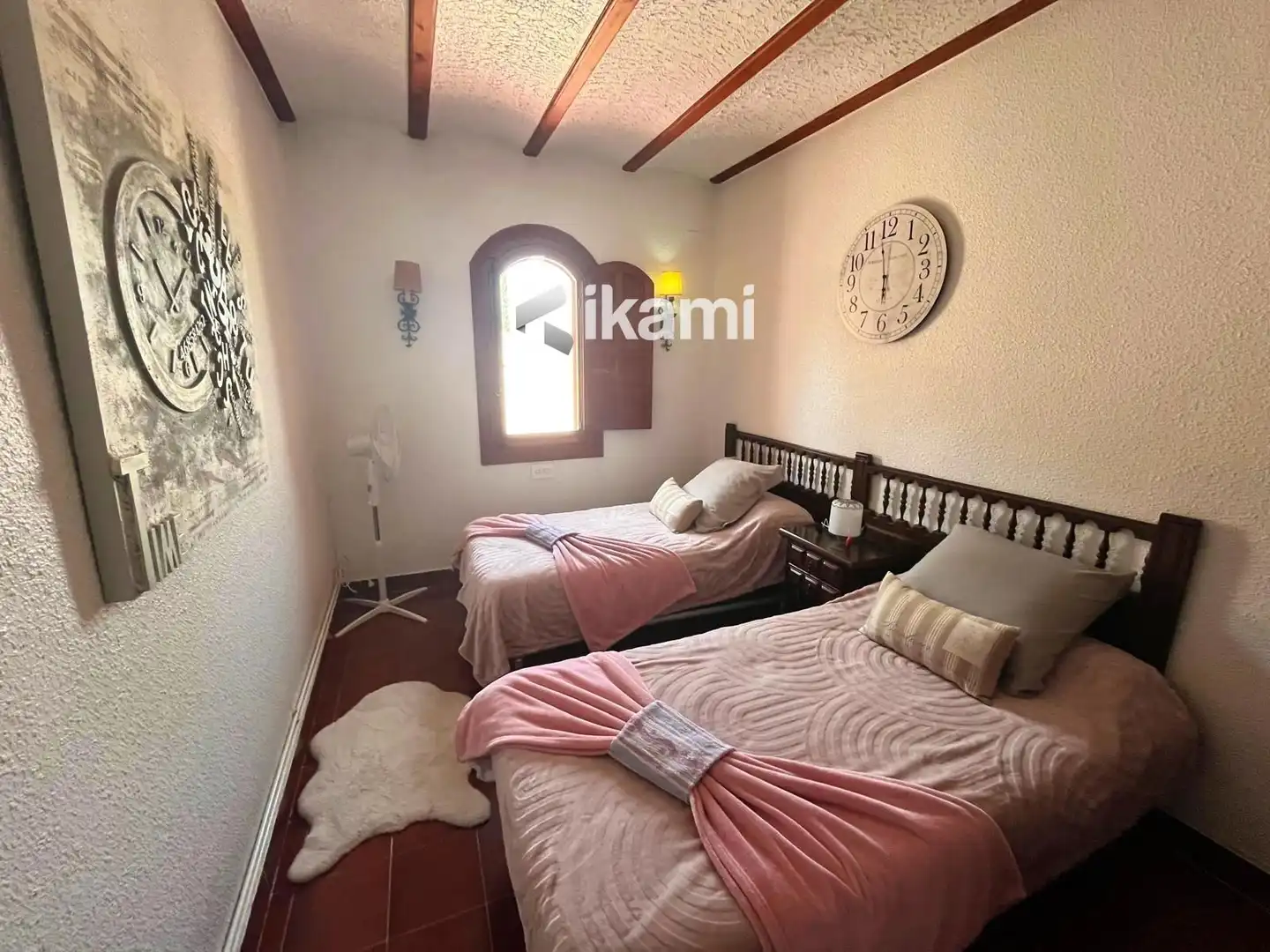 Habitación de Casa o chalet en venta en Elda con Calefacción, Trastero y Piscina