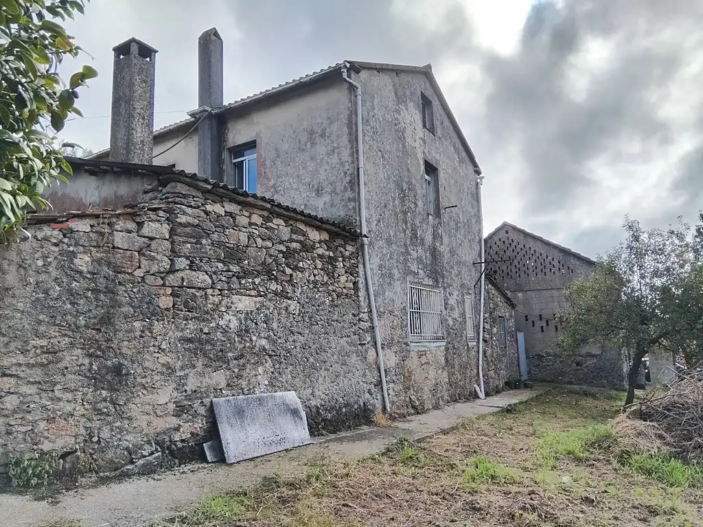 Vista exterior de Casa adosada en venta en Paderne con Calefacción, Jardín privado y Horno