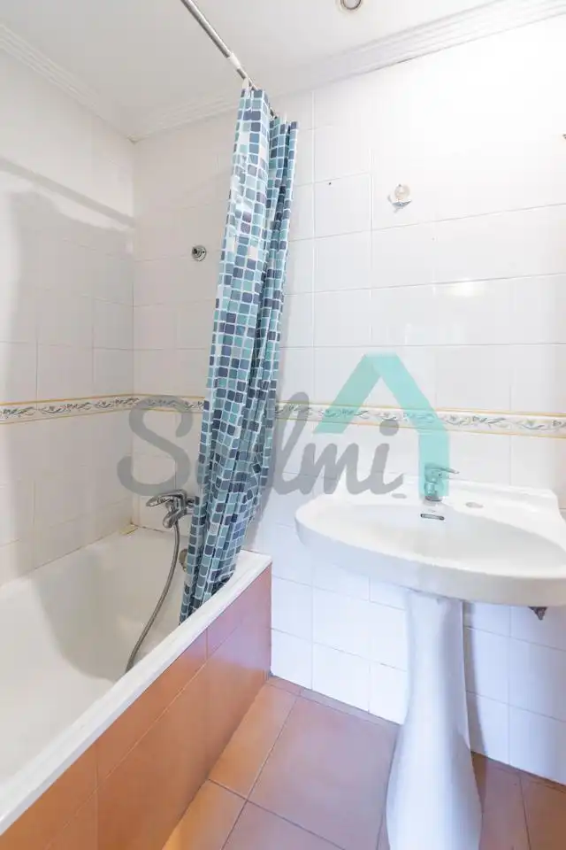 Baño de Piso en venta en Oviedo  con Calefacción, Terraza y Trastero