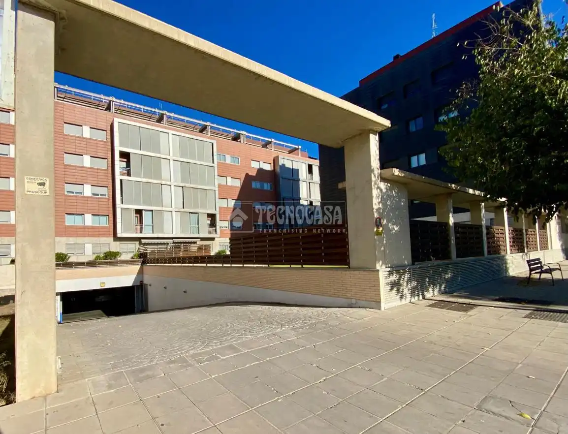 Außenansicht von Garage zum Verkauf in Armilla