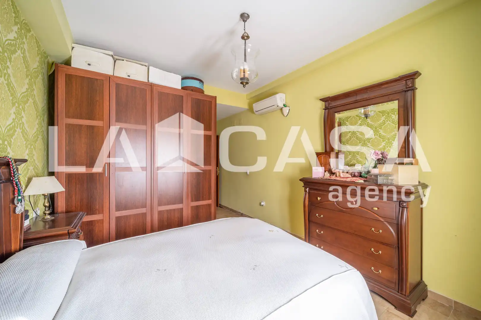 Habitación de Casa adosada en venta en Dos Hermanas con Aire acondicionado, Terraza y Trastero