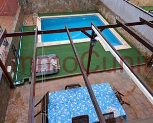 Piscina de Casa adosada en venda en Cunit amb Aire condicionat, Calefacció i Jardí privat