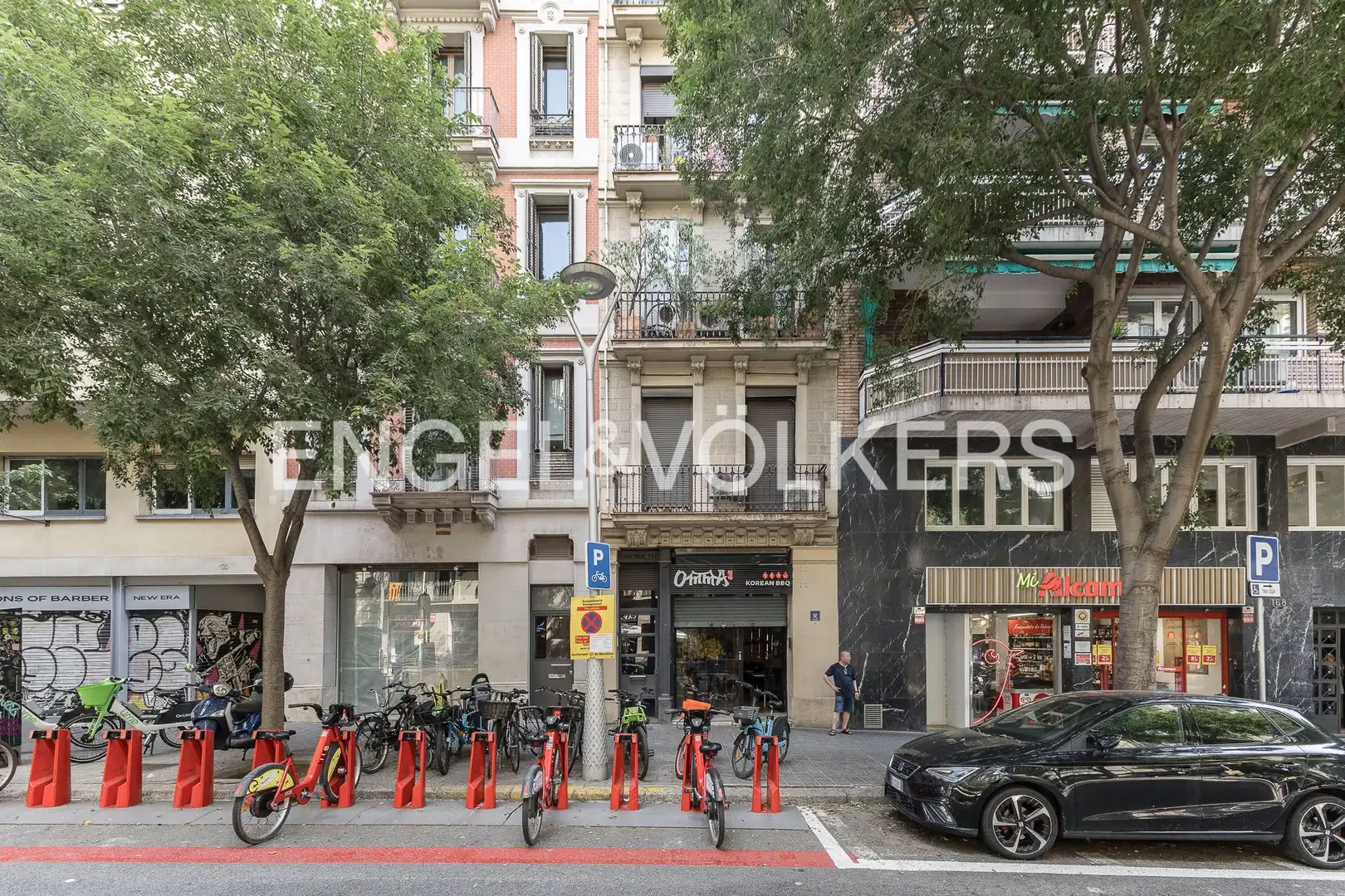 Vista exterior de Pis en venda en Barcelona amb Calefacció i Balcó