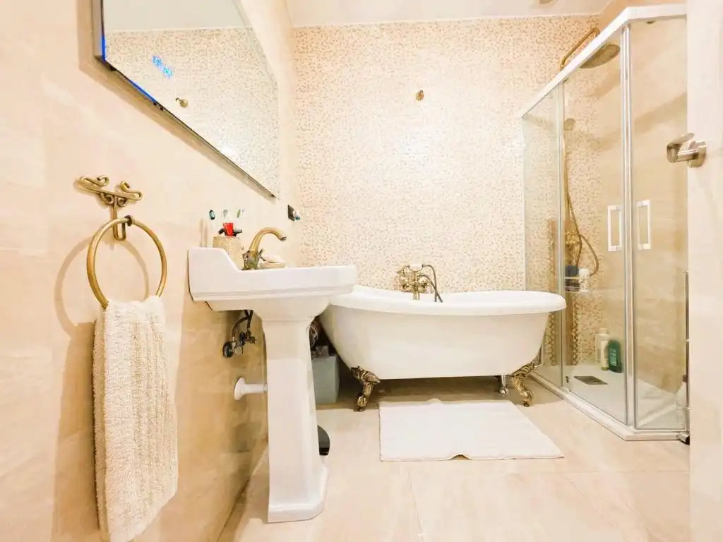 Bany de Casa o xalet en venda en Málaga amb Aire condicionat, Jardí privat i Terrassa