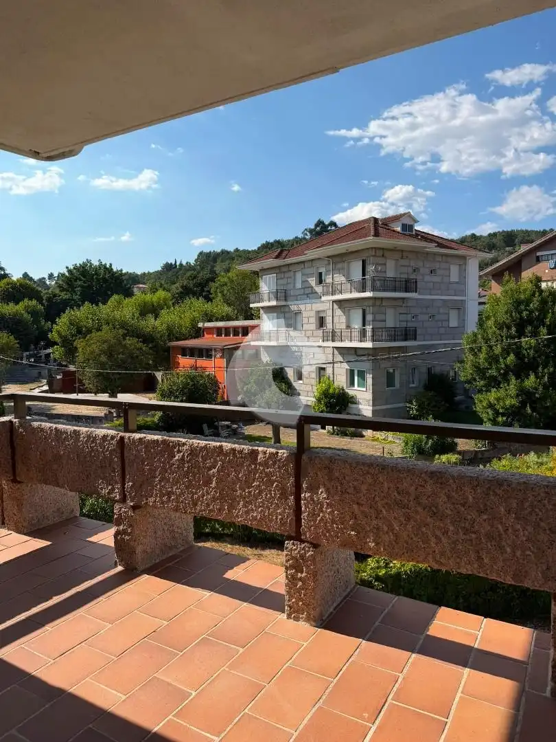 Vista exterior de Casa o xalet en venda en Entrimo amb Calefacció, Jardí privat i Traster