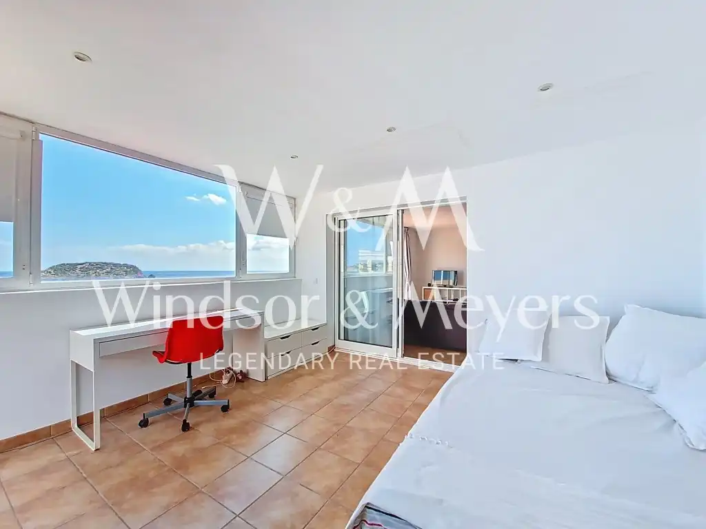 Habitación de Apartamento en venta en Santa Eulària des Riu con Aire acondicionado, Amueblado y Piscina comunitaria