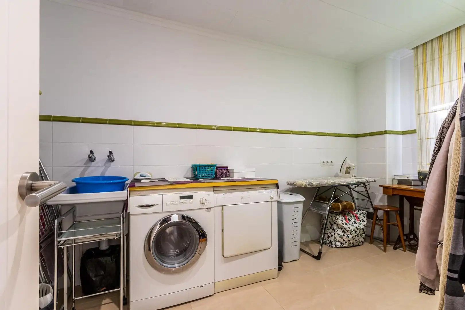 Cuina de Casa o xalet en venda en Castellar del Vallès amb Calefacció, Jardí privat i Terrassa