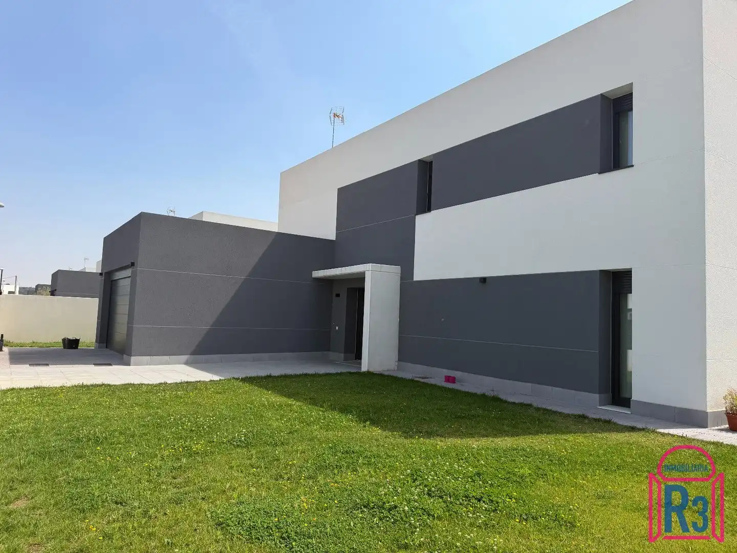 Vista exterior de Casa o chalet en venta en Villaquilambre con Calefacción
