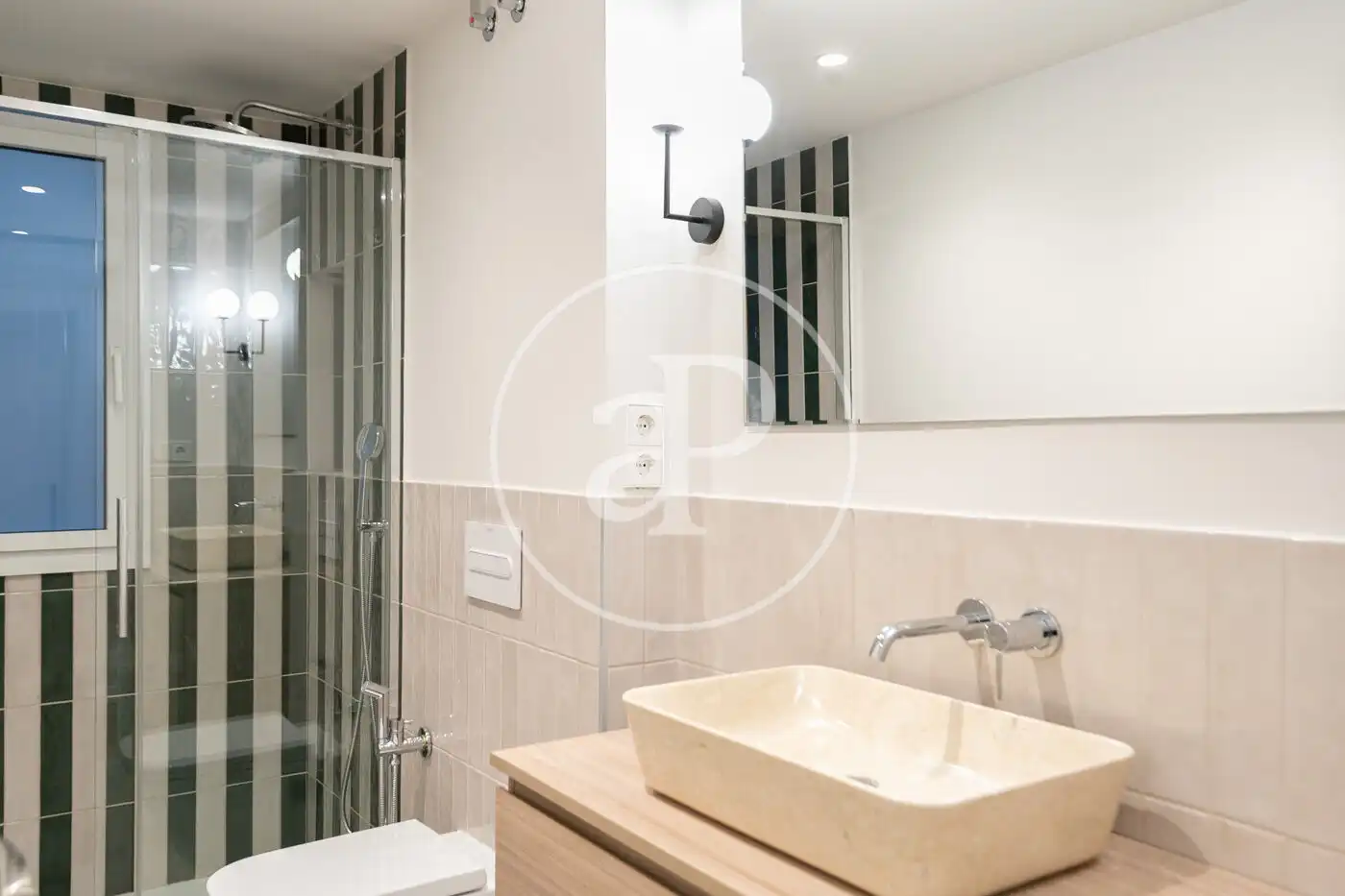 Bany de Pis en venda en Barcelona amb Aire condicionat, Calefacció i Terrassa