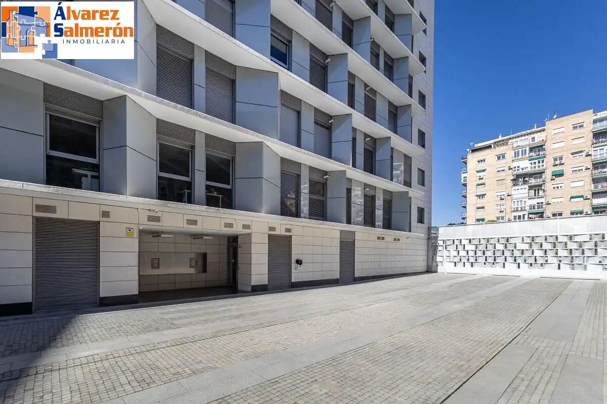 Vista exterior de Pis en venda en Granada amb Aire condicionat i Calefacció