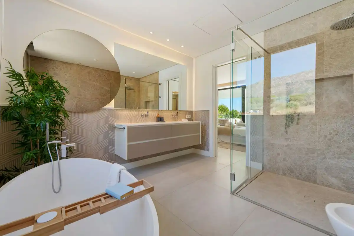 Bany de Casa o xalet en venda en Marbella amb Aire condicionat, Jardí privat i Terrassa