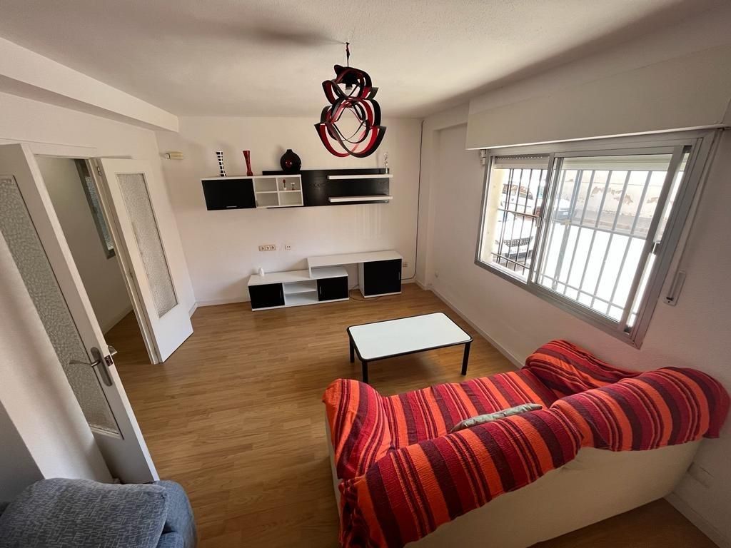 Sala d'estar de Pis de lloguer en Almansa amb Calefacció