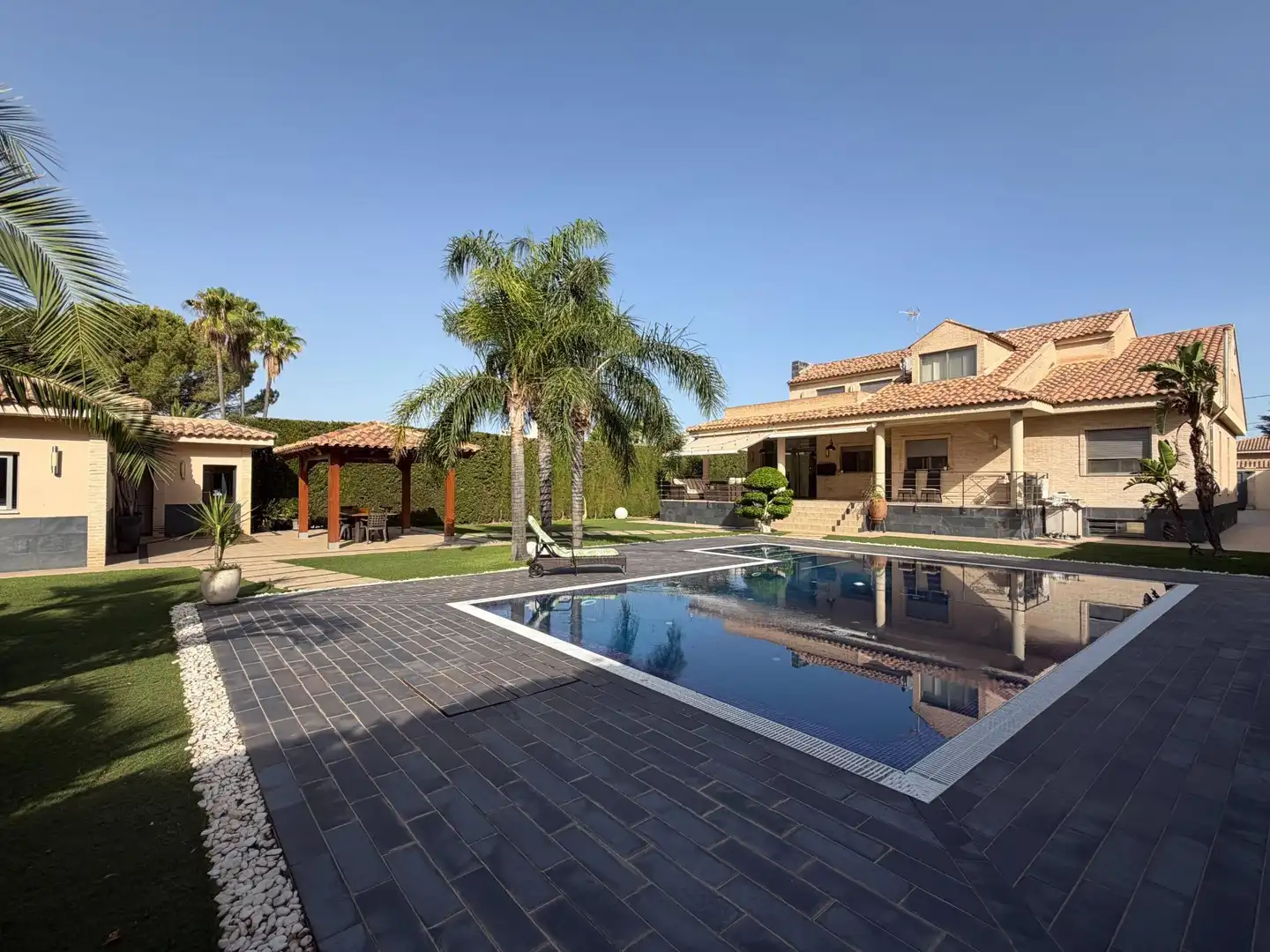 Chalet con piscina en venta en Rascanya