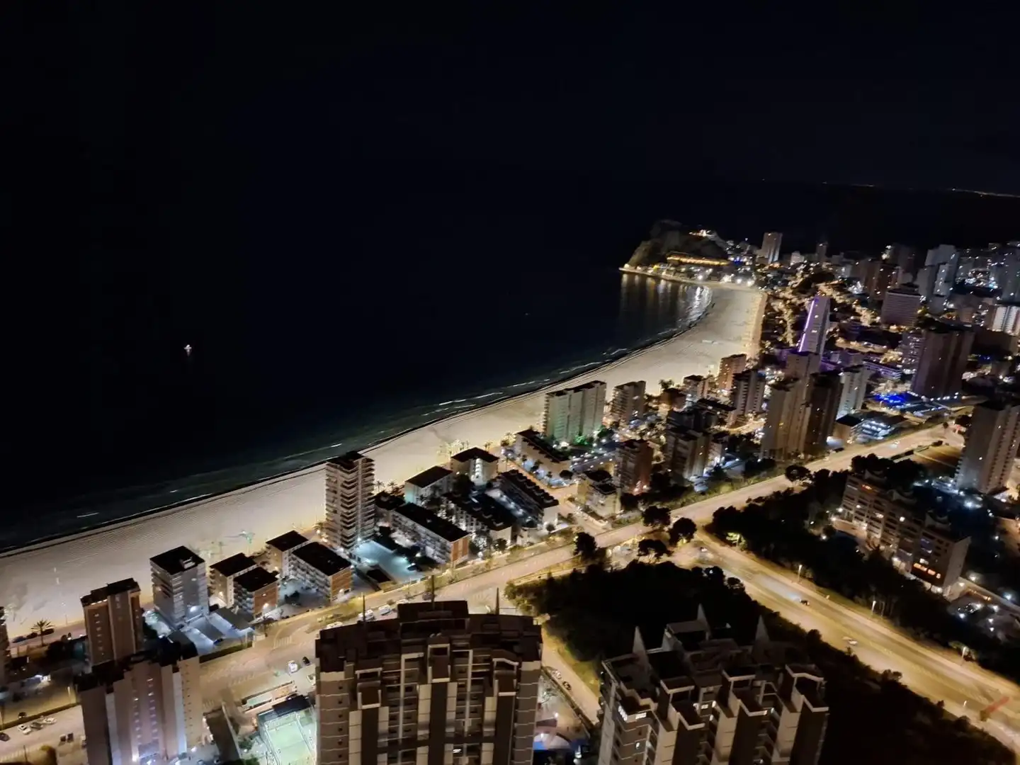 Vista exterior de Àtic de lloguer en Benidorm amb Aire condicionat, Calefacció i Terrassa