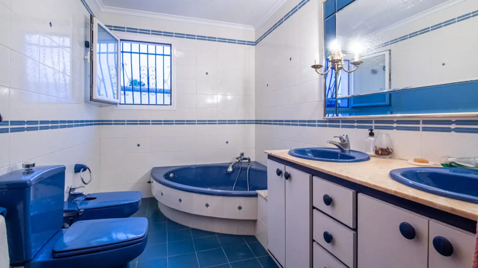 Baño de Casa o chalet en venta en Oliva con Jardín privado, Terraza y Trastero
