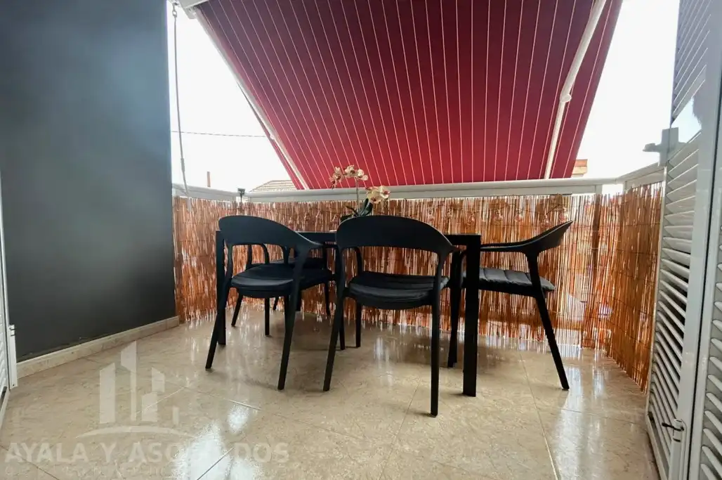 Terrassa de Pis en venda en Cartagena amb Parquet, Traster i Moblat