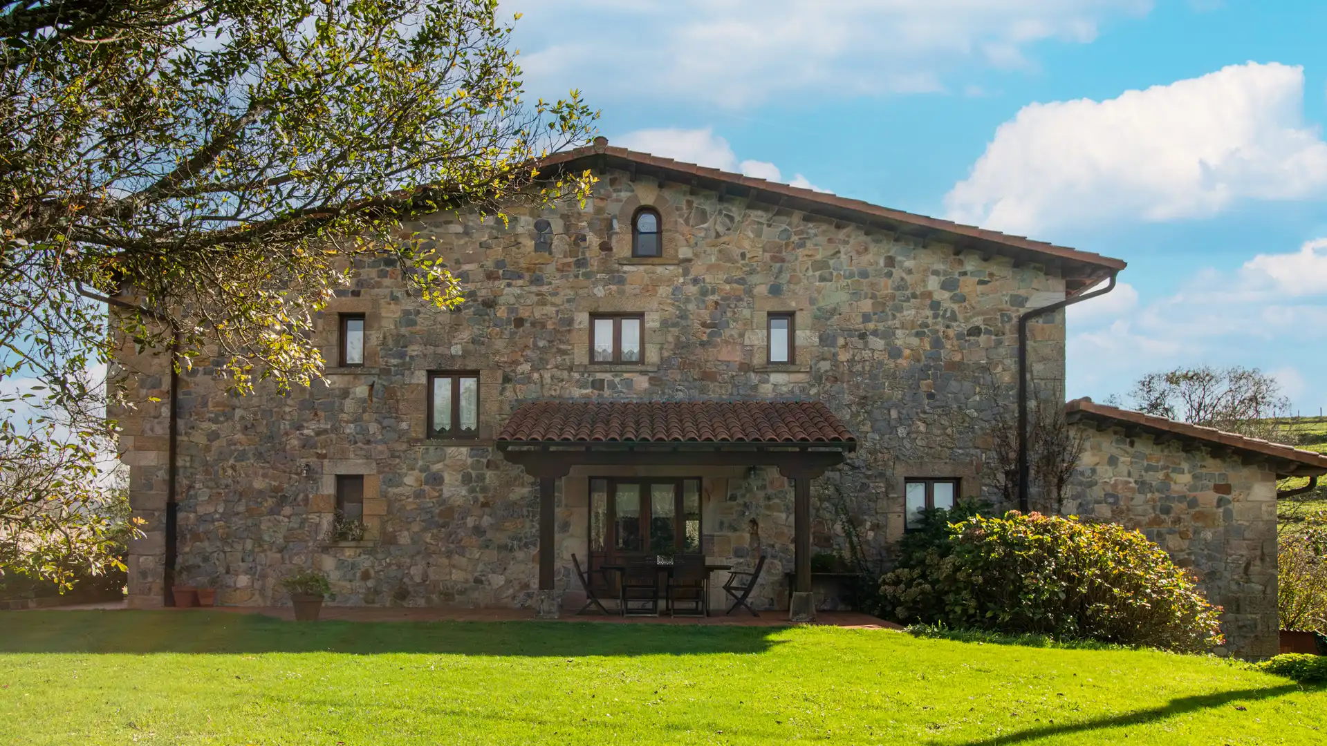 Vista exterior de Casa o chalet en venta en Villafufre con Jardín privado y Amueblado
